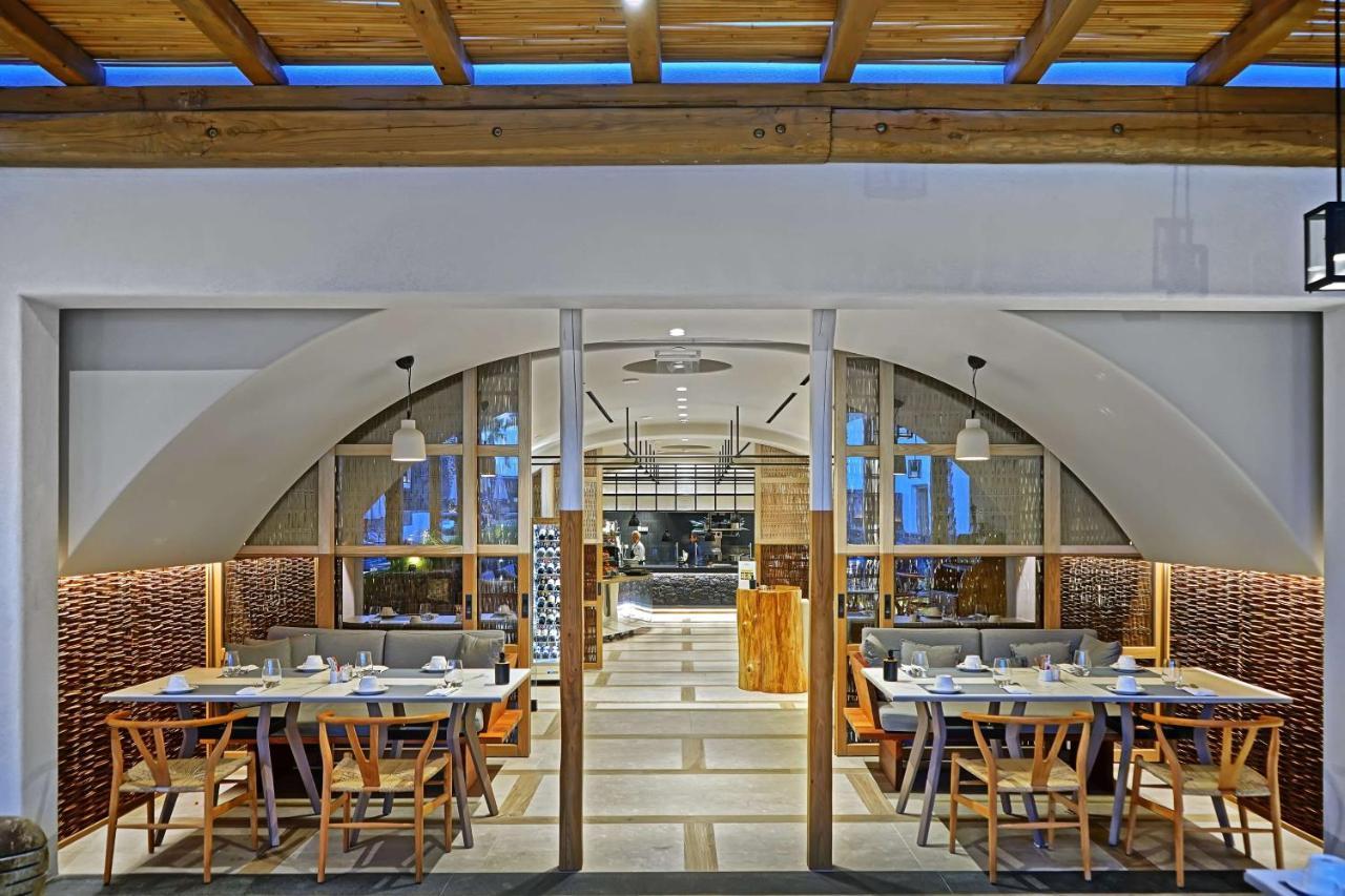 Radisson Blu Zaffron Resort, Santorini (Adults Only) Камарі Екстер'єр фото