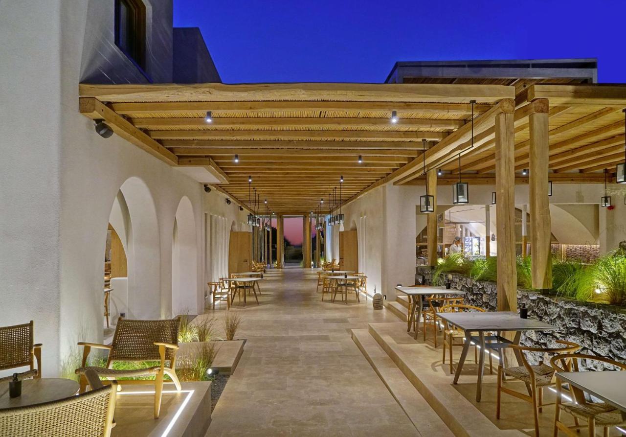 Radisson Blu Zaffron Resort, Santorini (Adults Only) Камарі Екстер'єр фото