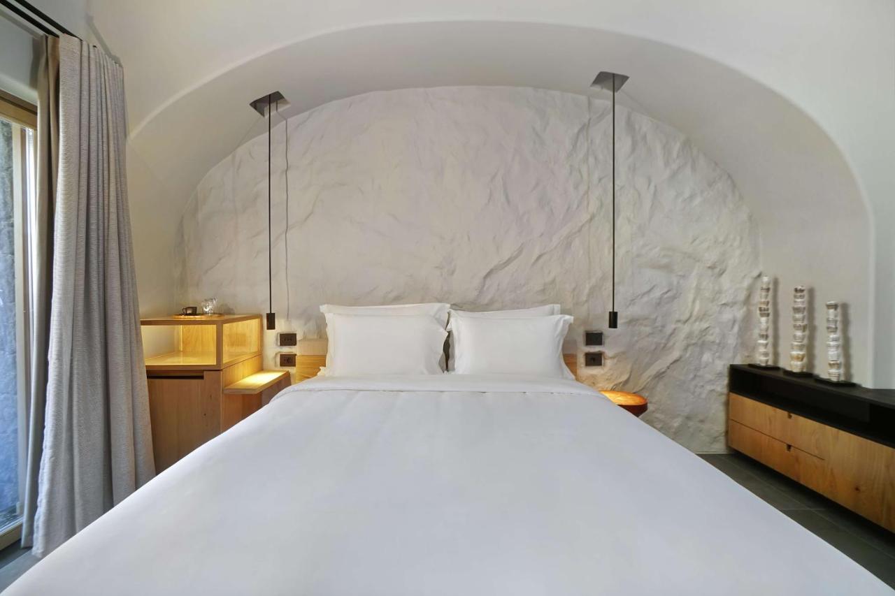 Radisson Blu Zaffron Resort, Santorini (Adults Only) Камарі Екстер'єр фото